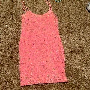 Wore this for homecoming once and don’t need it anymore (: